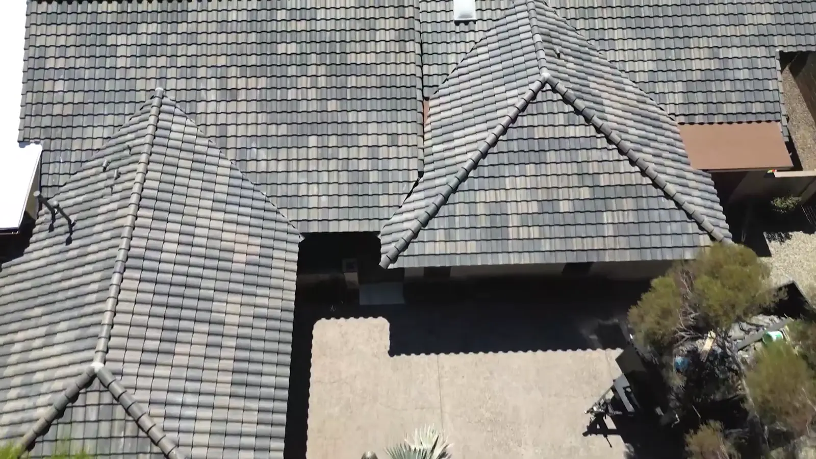 Front elevation of a Phoenix home with a newly finished tile roof by Allstate Roofing